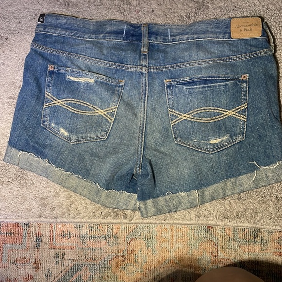 Abercrombie & Fitch Women’s Annie Denim Shorts Size 28 High Rise Cut Off - Picture 2 of 5